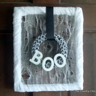 square frame on door with "boo"