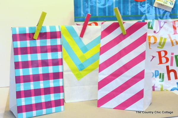 DIY Gift Bag Tutorial plus a Gift Wrapping Contest from @scotchproducts ...