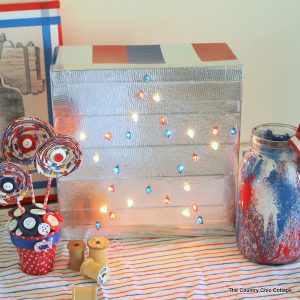 DIY Patriotic Marquee Sign -- learn how to make your own patriotic marquee sign with a few simple supplies -- NO POWER TOOLS REQUIRED!