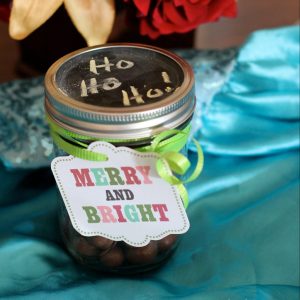 Mason Jar Gifts -- over 25 great ideas for gifts in jars! Get tons of inspiration and give handmade this holiday season!