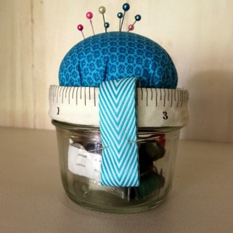 Mason Jar Gifts -- over 25 great ideas for gifts in jars! Get tons of inspiration and give handmade this holiday season!