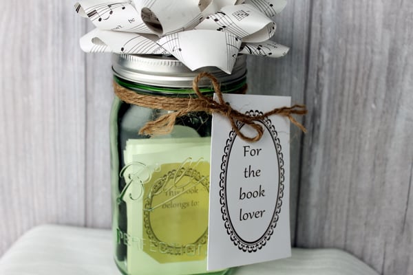 Book Lover Gift in a Jar  Arts and Crafts Idea - Angie Holden The