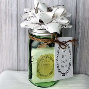 Make this book lover gift in a jar in just a few minutes! Great idea for a Christmas gift!