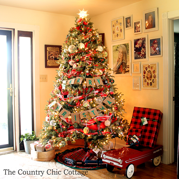 Create a Pretty and Plaid Christmas Tree