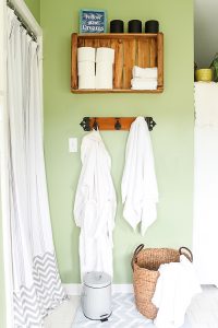 Rustic Farmhouse Bathroom Ideas Perfect for You - Angie Holden The ...