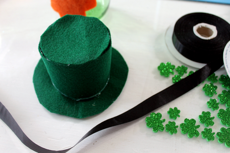 Irish Decor in a Mason Jar as a St. Patrick's Day Craft Idea
