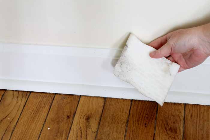 https://www.thecountrychiccottage.net/wp-content/uploads/2017/04/best-way-to-clean-baseboards-004.jpg