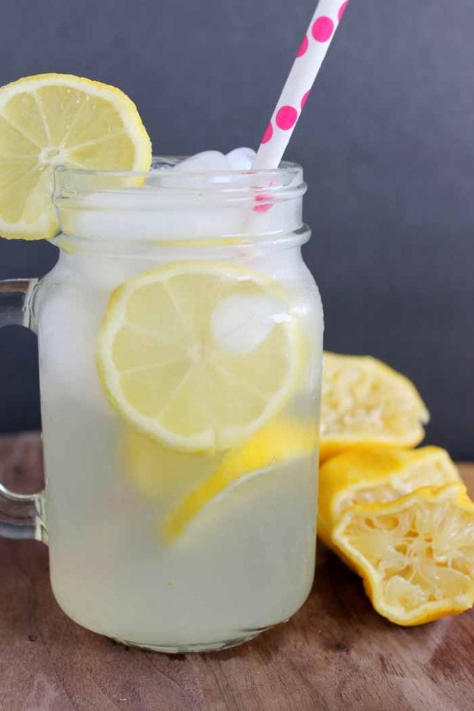 Old Fashioned Homemade Lemonade Recipe - The Country Chic Cottage