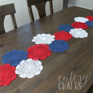 4th of July Craft – Doily Table Runner by Cutesy Crafts