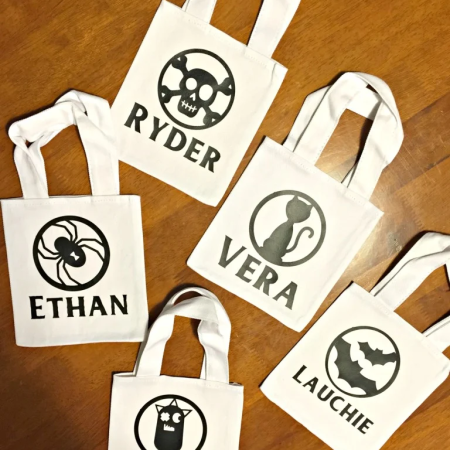 DIY Personalized Halloween Canvas Treat Bags by Sew Woodsy