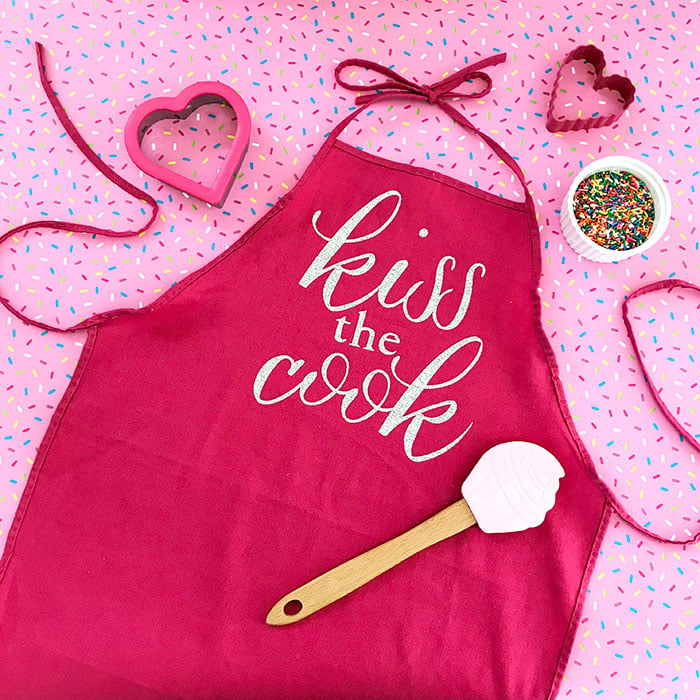 Easy DIY ‘Kiss The Cook’ Apron