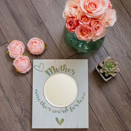 DIY Mother's Day SVG Sign by The How To Home