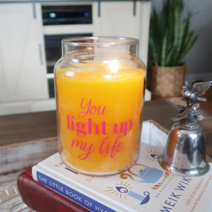 How to customize a candle with vinyl by Weekend Craft