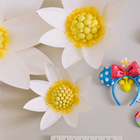 Cricut Paper​ Flowers – Giant Paper Daisies for Your Walls by See Lindsay