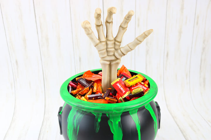 https://www.thecountrychiccottage.net/wp-content/uploads/2019/09/halloween-candy-bucket-12-of-15.jpg