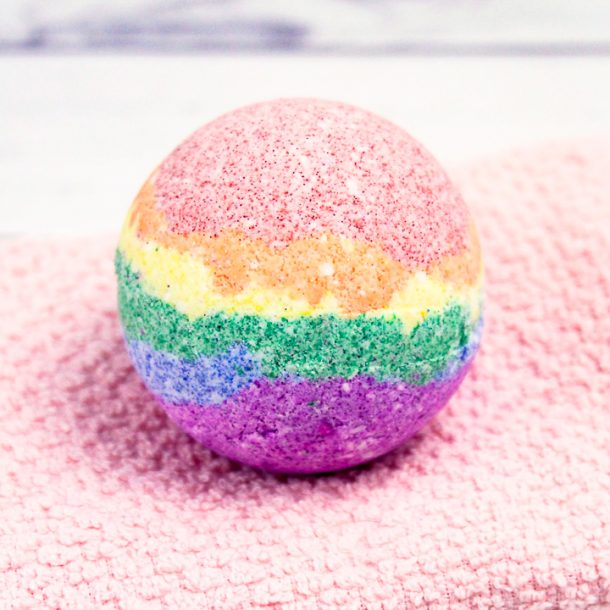 Cute and Colorful DIY Rainbow Bath Bombs - Angie Holden The Country ...