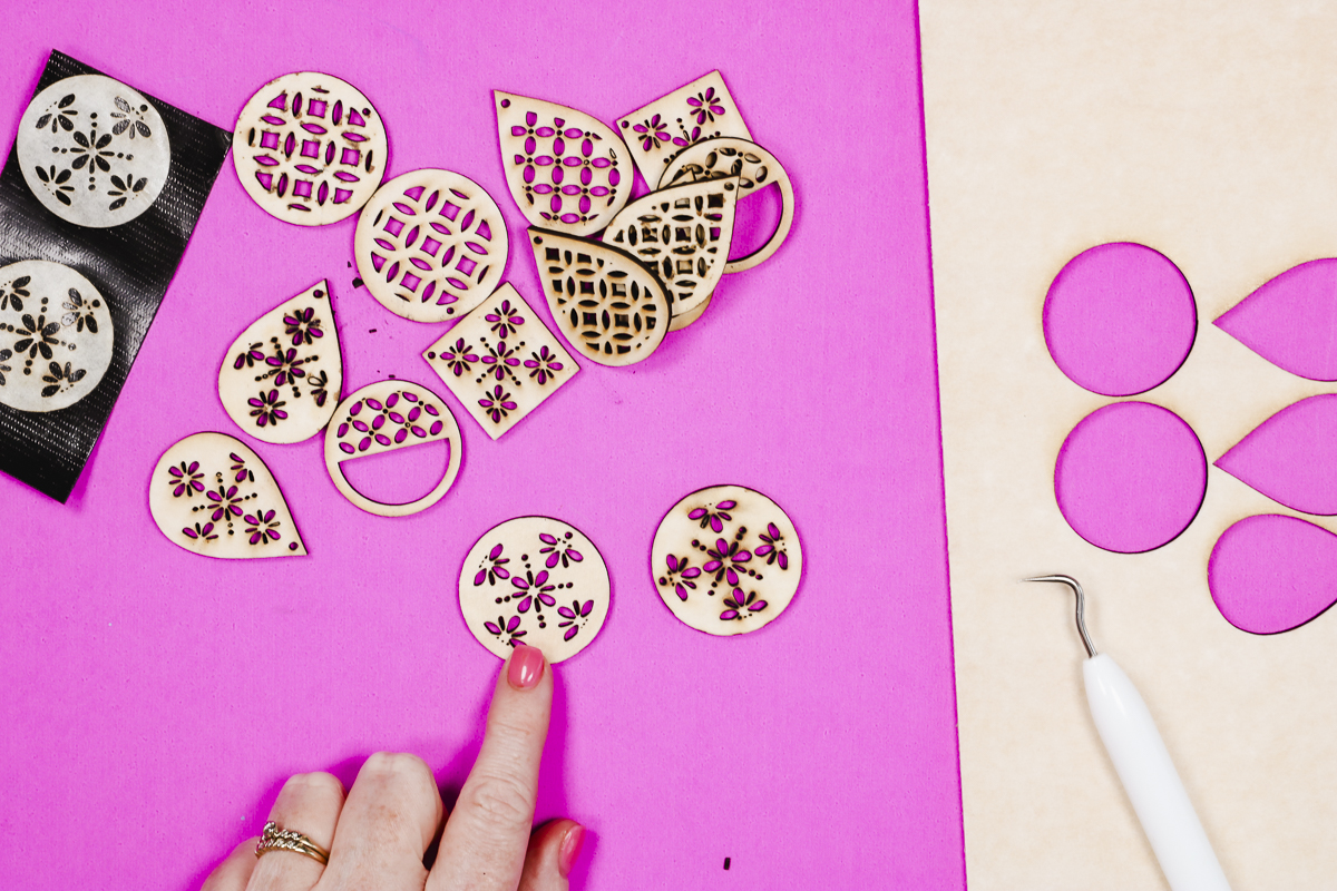 Comparing earrings with and without masking.