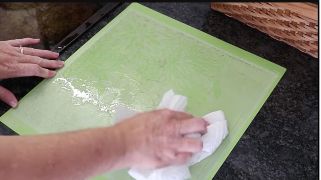 Using paper towels to dry cricut mat